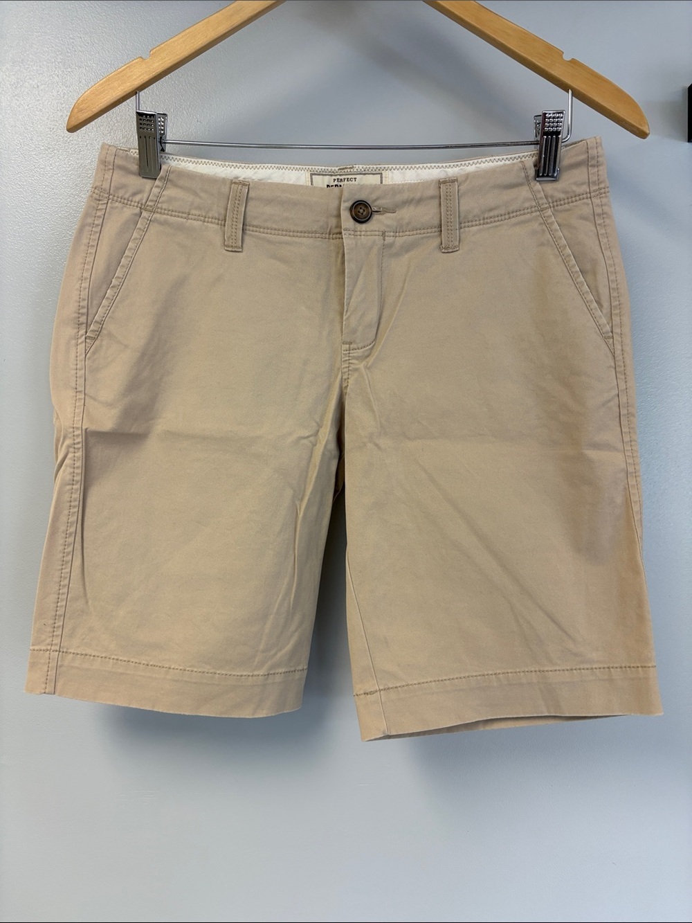 Bermuda Low Rise Tan Shorts Sz 4